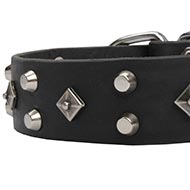 La-Mode Lederen Honden
Halsband met Nikkel Knoppen en Zilverachtige Pyramides