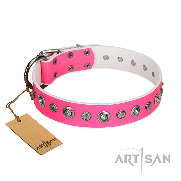 Charmante roze halsband leer met studs