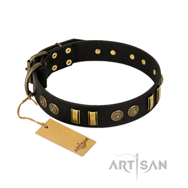 Prachtige modieuze leren halsband hond zwart Prachtige modieuze leren halsband hond zwart